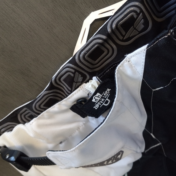 Fly Racing Kinetic Vector Race Pants Black/White/Gray Adult Size 28 Nwt - Picture 7 of 14